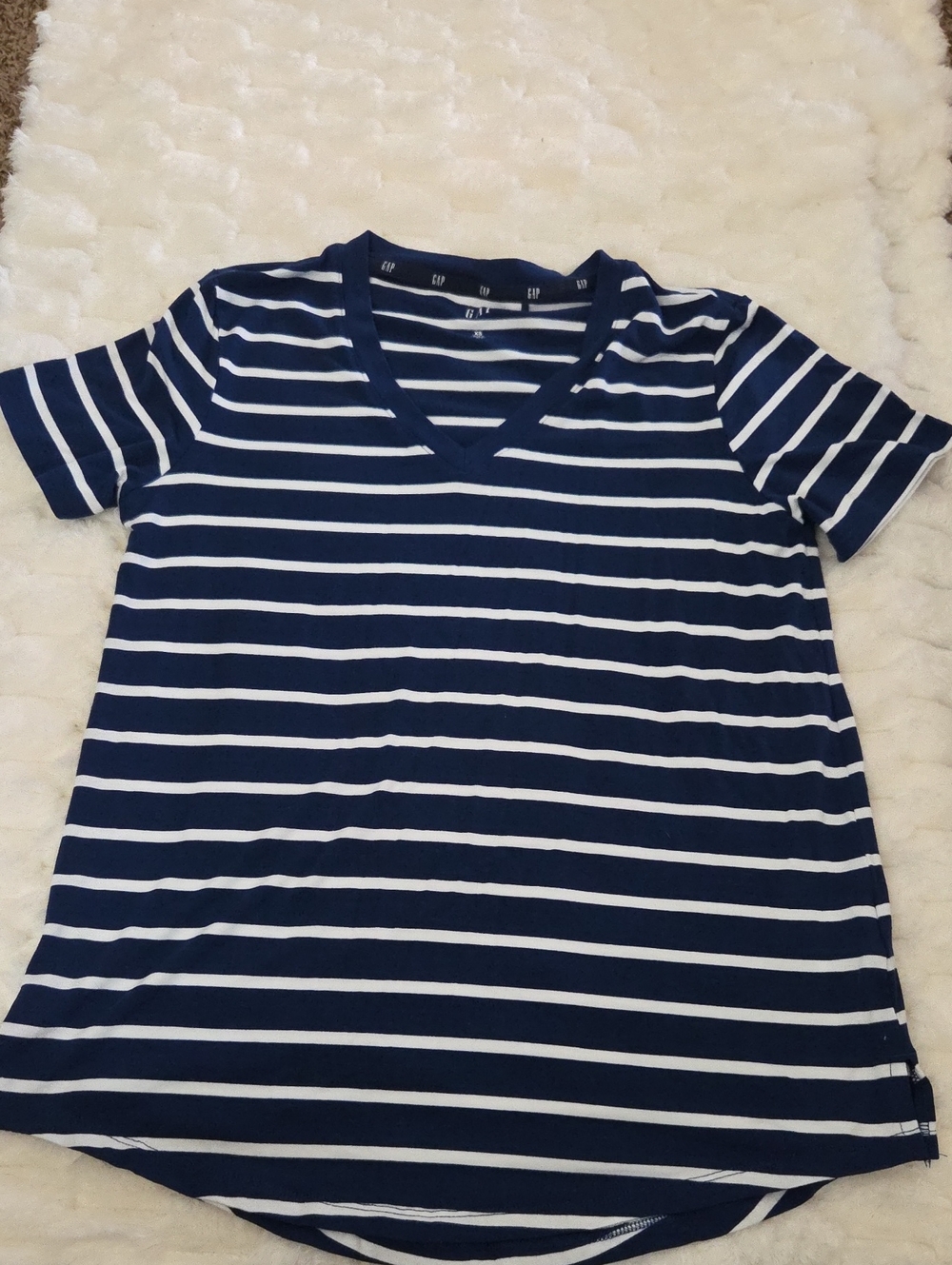 Gap Women's Navy and White Striped V-Neck Tee